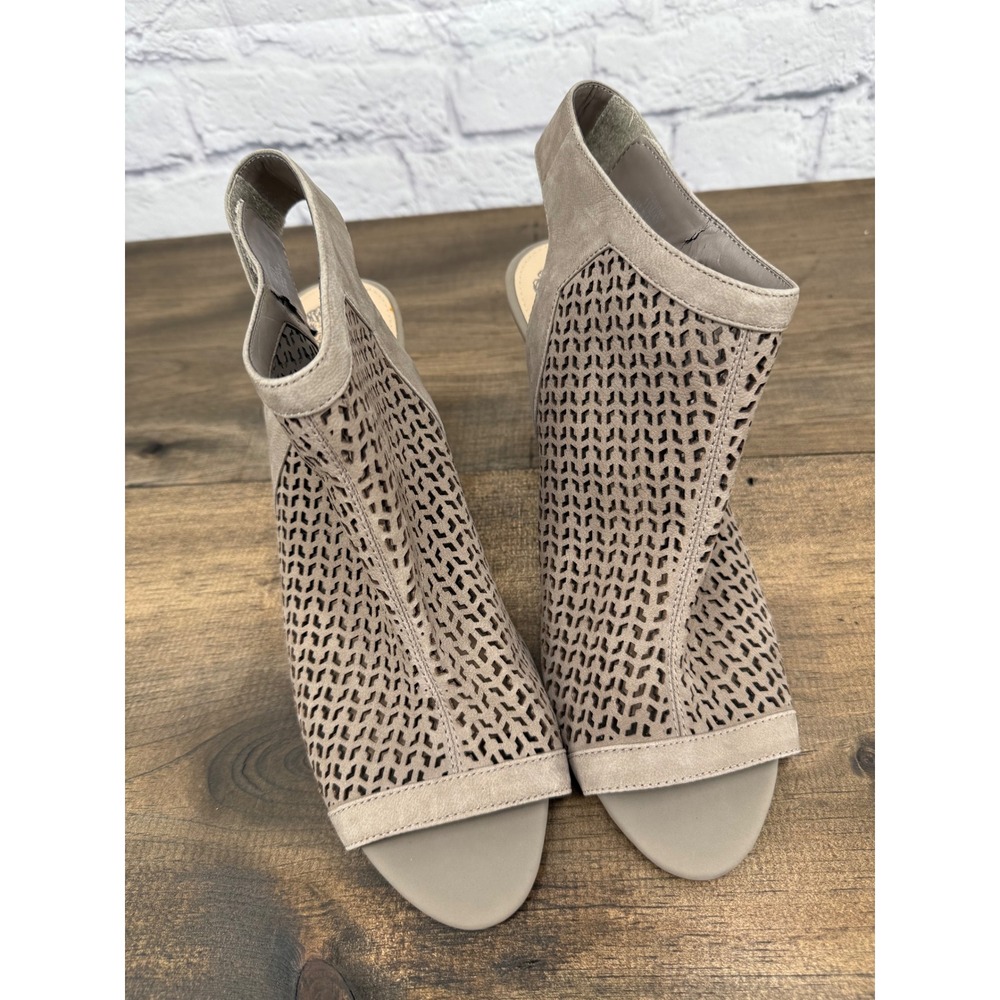 Vince Camuto Womens Dastana Tan Leather Laser Cut Ankle Strap Heeled Booties 11 - Picture 2 of 11
